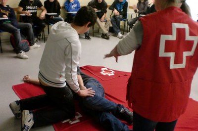 Creu Roja fomenta la formació en primers auxilis per a tothom.