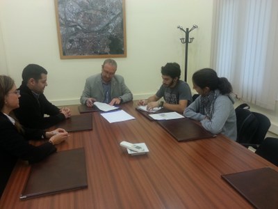 L'Ajuntament i l'Esplai l'Estel signen un conveni de col.laboració .