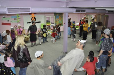 El Centre Obert La Placeta celebra la castanyada.