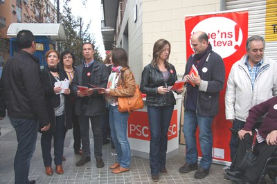 El PSC surt al carrer per explicar el seu programa als veïns i veïnes.