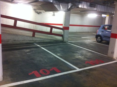 El Patronat Municipal d'Ocupació de Ripollet continua repassant la pintura del municipi .