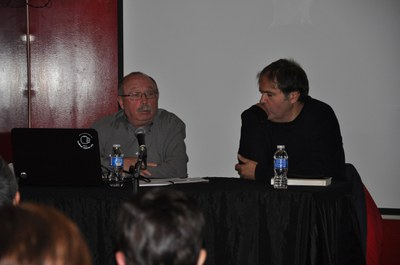 El Local s'omple per escoltar a Felipe Moreno sobre la condemna dels crims del franquisme.