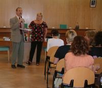 Presentada la Guia municipal de serveis i activitats educatives 2003-2004.