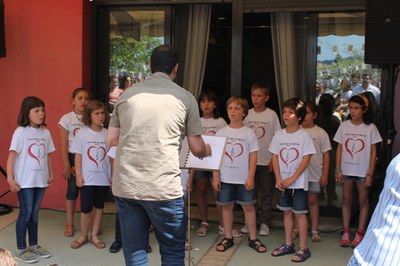 Imatge 4http://upload.ripollet.cat/FILES/JPG/ripollet-edu-rodeta-moli-10-aniversari-050616-04.JPG