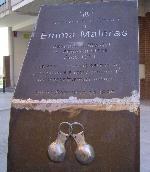 Nova placa d’homenatge a la ballarina local Emma Maleras.