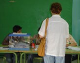 Abstenció històrica i victòria socialista a les Europees 2004.