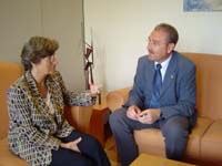 La delegada territorial, Carme San Miguel, visita Ripollet.