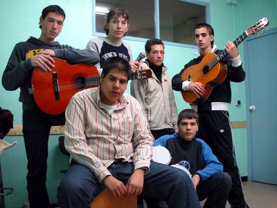 Ripollet serà representat per 'Los Chanela' i 'Dvine' al Cortocircuit 2005  .