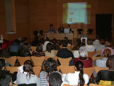 Es posa en marxa un pla d'acollida i una web per a immigrants.