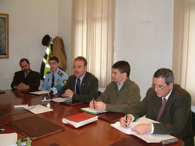 Els cossos de la Policia Local i Nacional acorden un pla d’actuació conjunt.