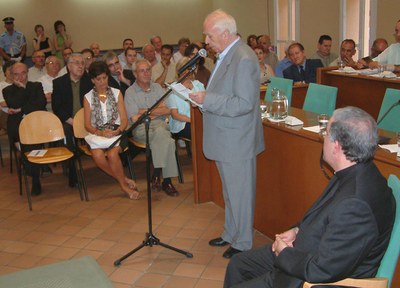 Acord del Ple Extraordinari del 22 de junyMossèn Mora és nomenat fill adoptiu de Ripollet.