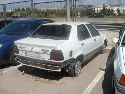 El PP demana que se solventi la problemàtica dels vehicles abandonats.