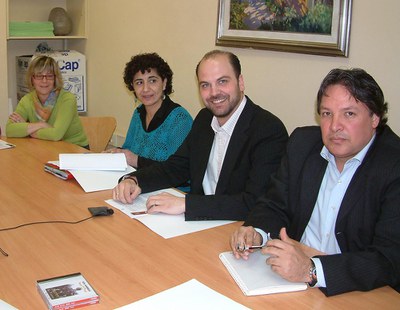 L’exposició ‘Escoles d’Altres Móns’, de Kim Manresa, protagonista al programa En Vers 2006 .