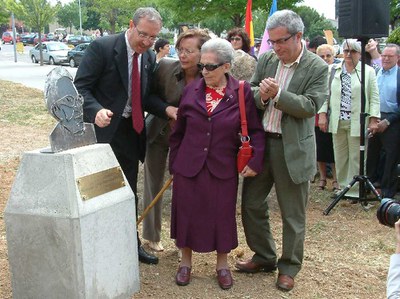 Emotiu homenatge a Neus Català.