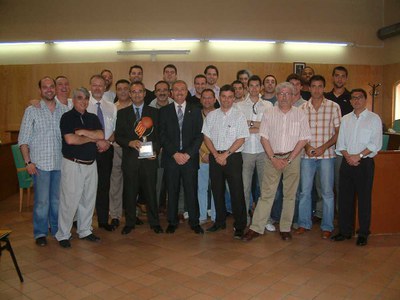 El CB Ripollet presenta la Copa Catalunya a l'Ajuntament.