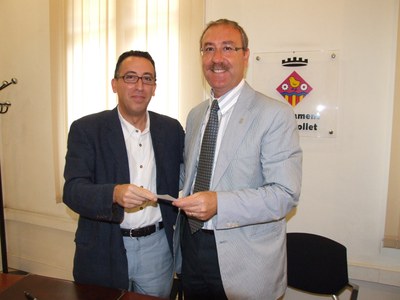 Signada la venda dels terrenys per a la construcció de pisos VPO.