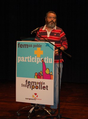 L'alcalde de Marinaleda exposa a Ripollet la utopia d'aquest poble sevillà .