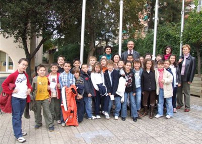 ripollet-educacio-guia-activitats-visites-ajuntament-Escola%20Mare%20de%20Deu%20del%20Roser-220207.jpg