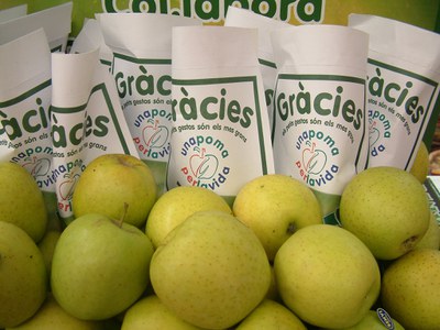 Campanya 'Una poma per la vida'.