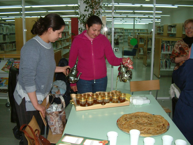 ripollet-cultura-dia-dona-bibliotcea-contes-mil-i-una-nits-070307 (1).JPG