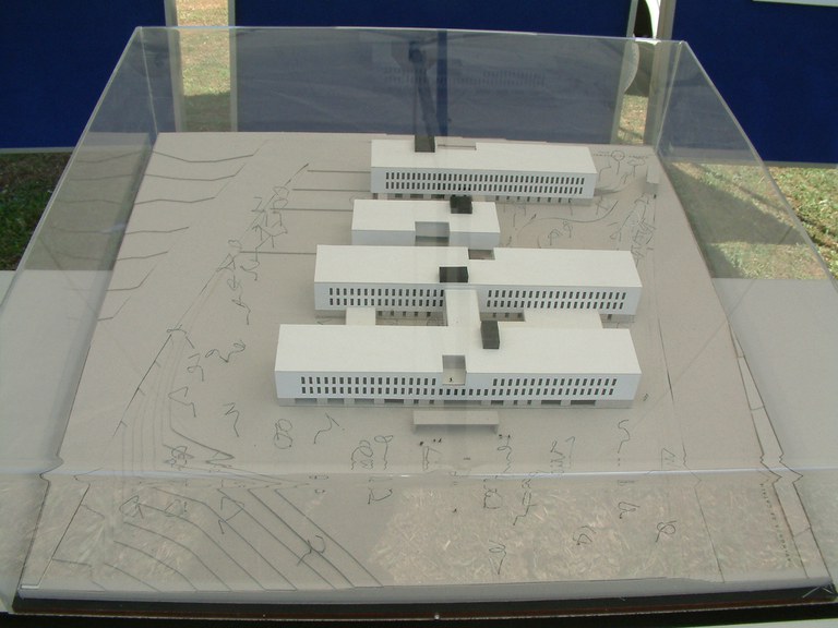 ripollet-urbanisme-centre-gent-gran-visita-consellera-080307.jpg (5).JPG