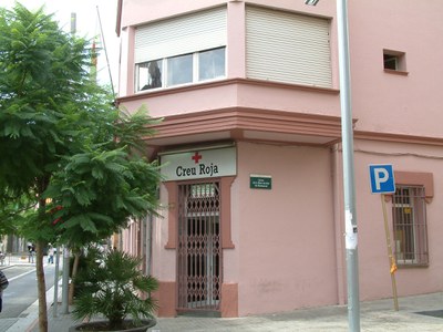 Creu Roja facilita material a persones amb discapacitat temporal .