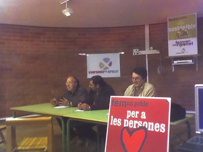 MUNICIPALS 2007 El Compromís per Ripollet celebra una assemblea de barri a Tiana-Pont Vell.