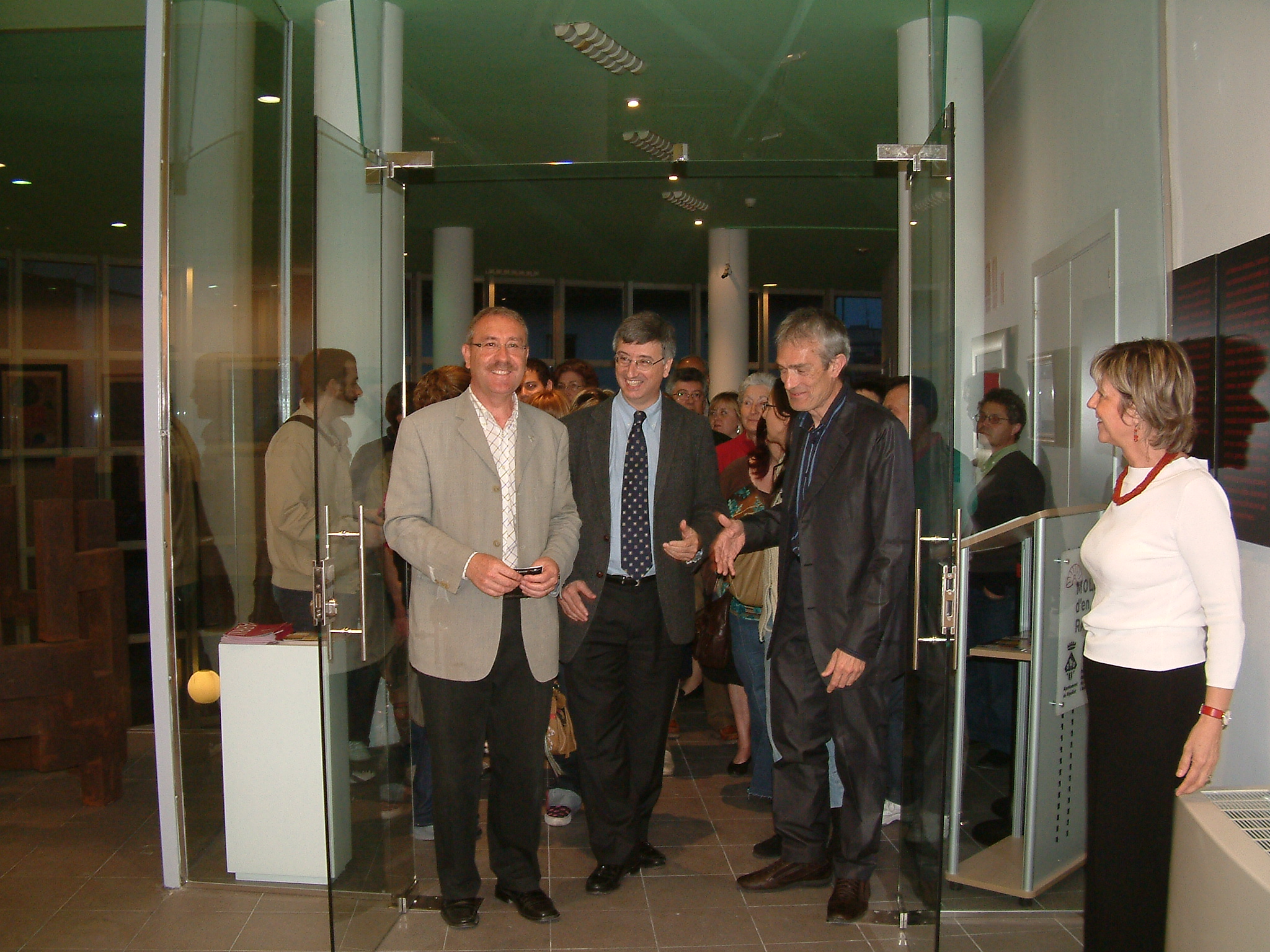 ripollet-culturaripollet-cultura-peces-coleccio-exposicio-inauguracio-200407%20(20).JPG