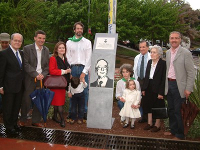 Emotiu acte de denominació de la plaça Joan Abad.