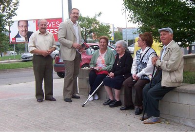 MUNICIPALS 2007: Juan Parralejo, candidat socialista, demana el vot porta per porta.