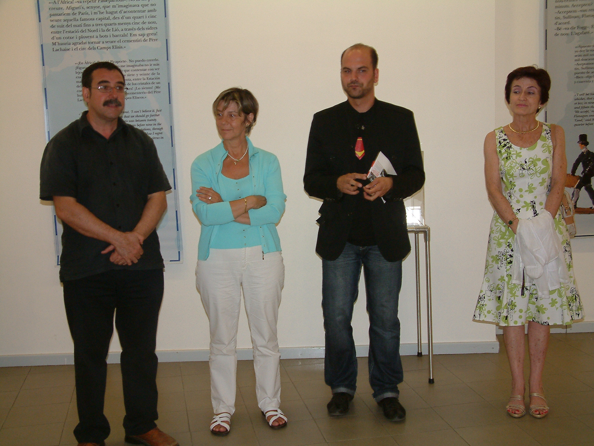 ripollet-cultura-exposicio-la-volta-al-mon-en-80-objectes-inauguracio-050707%20(17).JPG
