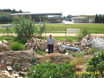 El PP denuncia l'existència d'un abocador il·legal al costat del poliesportiu.