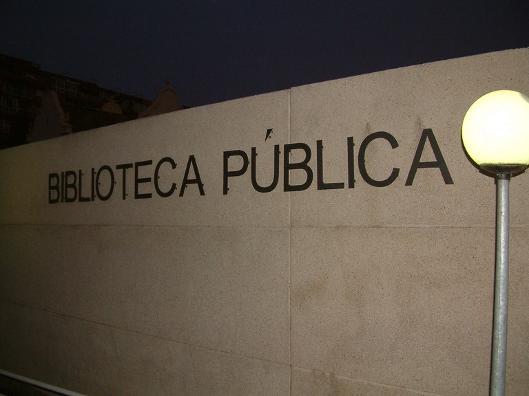 ripollet-cultura-biblioteca-xerrada-isidre-grau-181007 (24).JPG