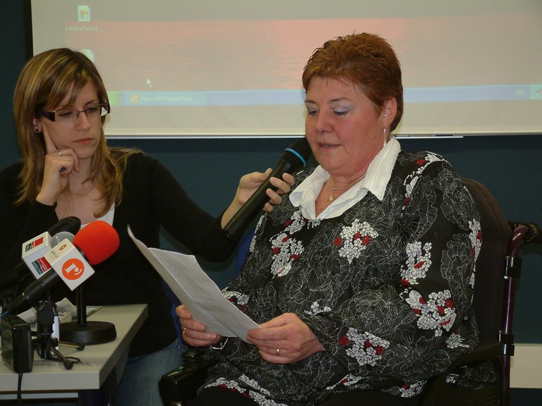 ripollet-solidaritat-creu-roja-discapacitats-xerrada-041207 (39).JPG