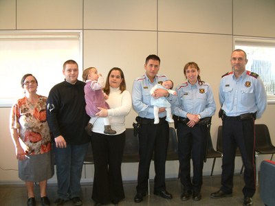 Una patrulla dels Mossos d'Esquadra de Ripollet salva a una nena de 2 mesos.