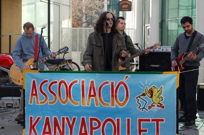 Kanyapollet torna a protestar contra la pujada de taxes dels locals d'assaig .