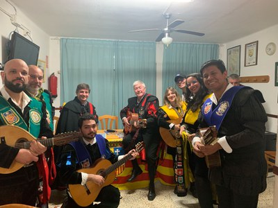 Fotografia de les ‘Tunas’  participants a la roda de premsa  de presentació de les festivitats.