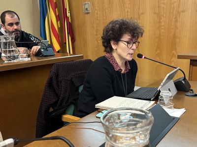 Txell Caler, portaveu de Decidim, en una intervenció al Ple Municipal.