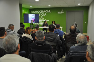 Decidim Ripollet presenta un llibret on recull els projectes més destacats del seu mandat.