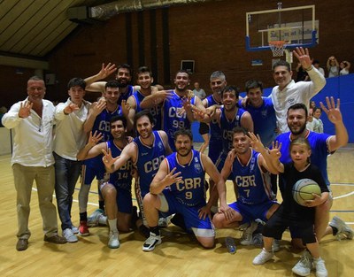 L'equip sènior masculí celebrant la seva classificació a la Final a Quatre. Foto: Marc Mata..