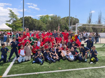 Fotografia de l'equip celebrant l'ascens.