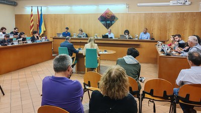 El Ple Municipal continua endavant amb la gestió pública dels aparcaments municipals.