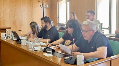 El PSC desmenteix falta de transparència en el viatge de l’alcalde i retreu a Decidim anar contra ell.