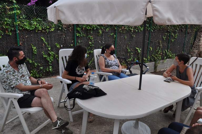 Jenn Díaz, reunida a la seu d'ERC Ripollet amb membres del Comitè de Dones i de Proud Ripollet