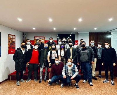 Foto de família dels assistents al 'Beers and politics'. Foto: JSC Ripollet..