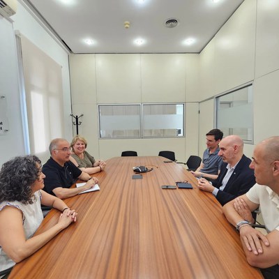 Fotografia de la reunió mantinguda.