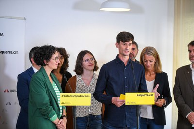 Roger Bayó, durant la roda de premsa amb Marta Rovira. Font: ERC..