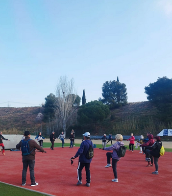 Cicle de passejades per a gent gran de marxa nòrdica.