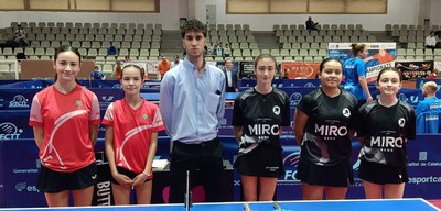 Ariadna Arnau i Ainoa Caparrós, abans de disputar la semifinal del campionat (Foto: CTT Ripollet).