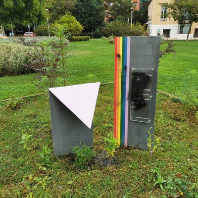 Quatre elements de visibilització del col·lectiu LGTBI a Ripollet pateixen diversos atacs vandàlics aquest dimecres.